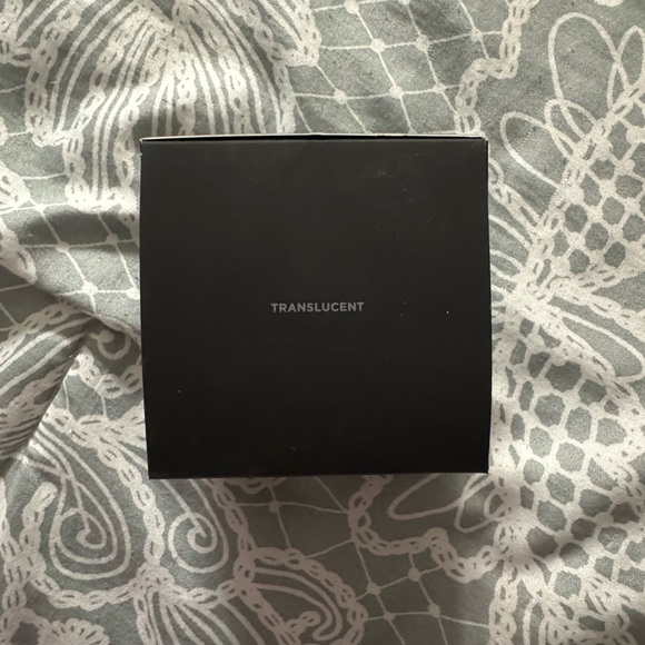 Laura Mercier translucent loose setting powder NIB - Picture 6 of 10